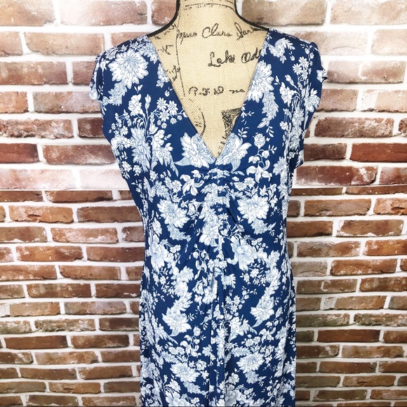 karin stevens Dresses & Skirts - Karin Stevens Blue V Neck Floral Dress Sz 12